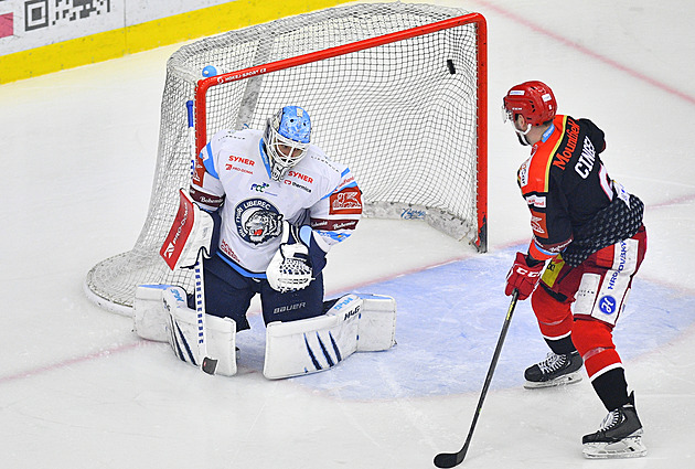 ONLINE: Hradec bojuje v Liberci o mečbol, srovná Třinec sérii se Spartou?
