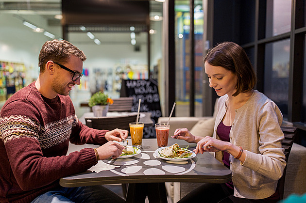 Otravy z jídla v restauracích. Alergici narážejí na nebezpečné chyby v menu