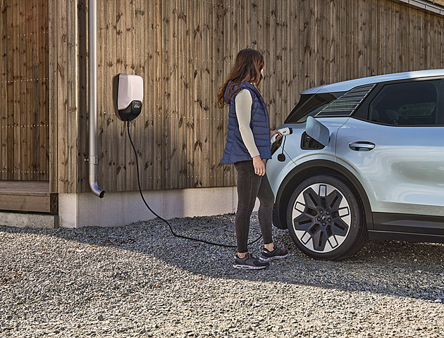 Automanažeři výrazně snížili odhad prodeje elektrovozů, zisky ale porostou