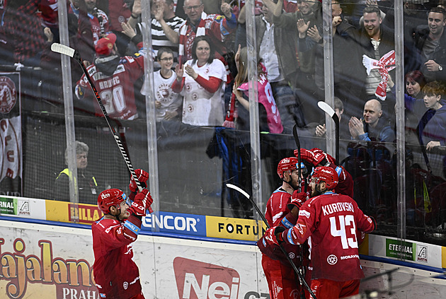 V hlavní roli přesilovky. Bezchybná Sparta propadla v prodloužení, Třinec trestal