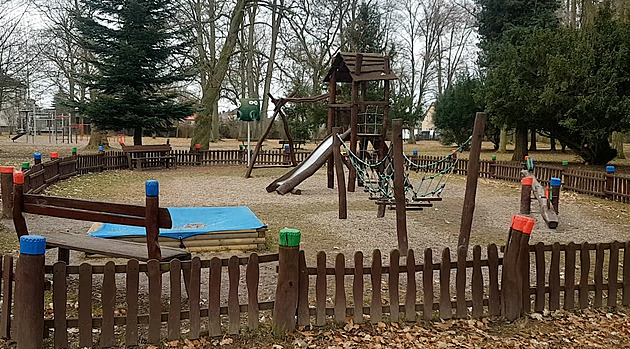 Dvůr Králové chce proměnit chátrající park, plánuje nové cesty i náplavku