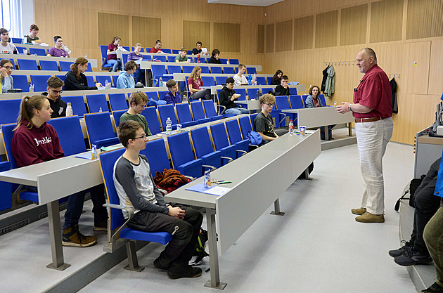 Hlavně mě nevolejte k tabuli, prosí studenti. Sociální úzkostí trpí až třetina