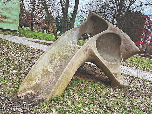 Dětské prolézačky jako umělecká díla. Za minulého režimu byly dominantou sídlišť