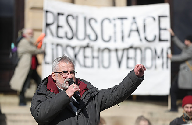 Platy? Od začátku roku mi skončilo 30 pedagogů, v soukromém sektoru dostanou trojnásobek, zlobí se děkan