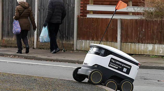 Doručovací roboti narážejí na odpor obyvatel, některá města je omezují