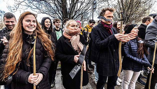 Čeští vysokoškolští pedagogové na Den učitelů stávkují proti nízkým platům