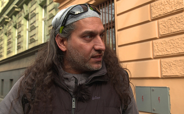 Policajti mě v sedmnácti postavili ke zdi s pistolí u hlavy, vzpomíná Banga