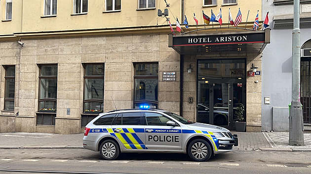 V hotelu na Žižkově se porvali dva muži, jeden je stále na útěku