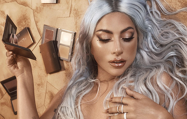 Pitt, Gaga i Rihanna. Proč stále více celebrit zakládá kosmetické značky?