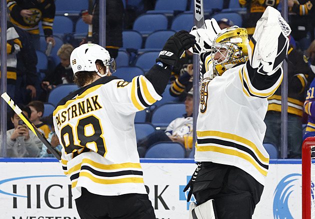 Pastrňák vstoupil do klubu stovkařů hokejové NHL stylově hattrickem