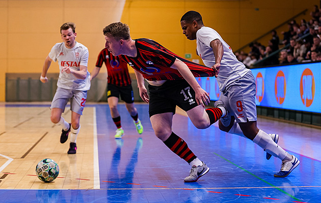 Plzeň a Chrudim jsou krok od semifinále, Sparta vede nad Helasem