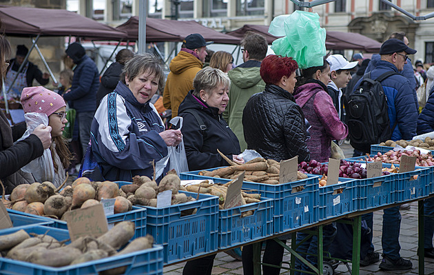 První  farmáské trhy v letoním roce na námstí Republiky v Plzni (25. 3. 2023)