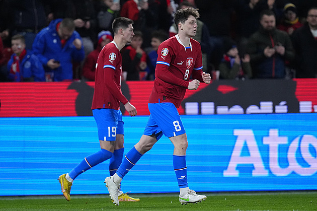 Z oslav přímo do repre. I my měli svého Grealishe, smál se Krejčí. Děsí se umělky