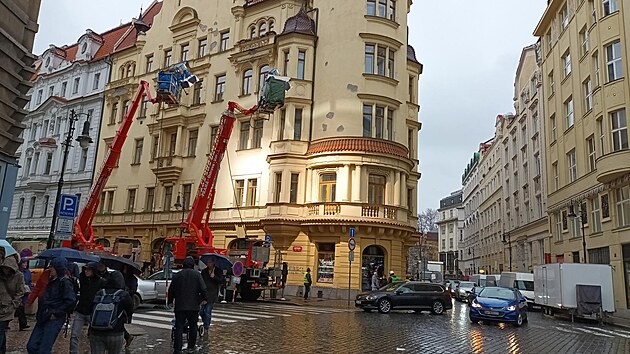 <p>Filmový štáb v Praze 1 na Josefově v Kaprově ulici.</p>