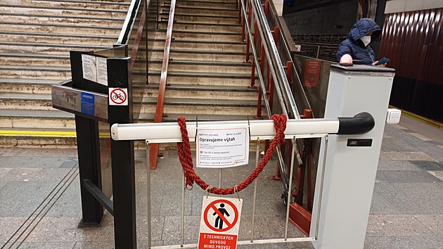 Stanice metra Stranická: porucha výtahu