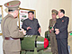 Severokorejský vůdce Kim Čong-un si prohlédl nové jaderné hlavice. (28. března...