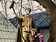 Viktor Dvořák pózuje na plakátu k divadelní novince Jak umět krást