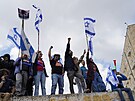 Ped sídlem izraelského parlamentu v Jeruzalém proti soudní reform protestují...