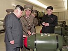 Severokorejský vdce Kim ong-un si prohlédl nové jaderné hlavice. (28. bezna...