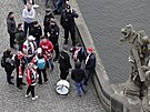 Sraz polských fanouk na Karlov most ped utkáním esko vs. Polsko. (24....