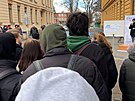 Na univerzit v Hradci Králové demonstrovali za vyí platy