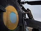 Ukrajinci útoí na ruské pozice s vrtulníky sovtské výroby Mi-8 a Mi-24. (18....