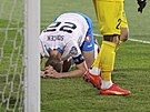 eský kapitán Tomá Souek se drí za hlavu poté, co v utkání v Kiinv proti...