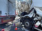 Dva n�kladn� vozy havarovaly kolem 13:30 na d�lnici D7 na trase Praha-Slan� u...