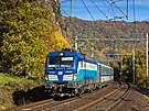 Siemens Vectron Frantiek na mezinárodním vlaku EC v malebném údolí eky Labe...