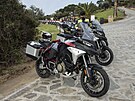 Testovací motocykly v kombinaci erné a stíbrné