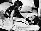 Brooke Shieldsová a Keith Carradine ve filmu Dvátko (1978)