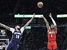 Jalen Green (4) z Houston Rockets stílí na ko New Orleans Pelicans. brání ho...