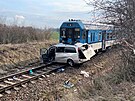 Na pejezdu v obci Chomutice - Obora se srazilo osobn auto s vlakem. (20....