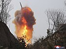 Severní Korea odpálila balistickou raketu. Podle agentury Reuters zem...