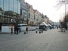 <p>Stavba velikonočních trhů probíhá také ve spodní části Václavského náměstí.</p>