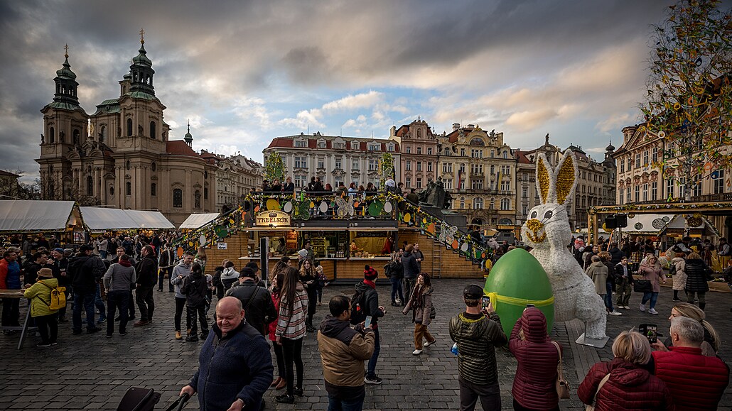 Velikononí trhy v Praze na Staromstském námstí. (25. bezna 2023)