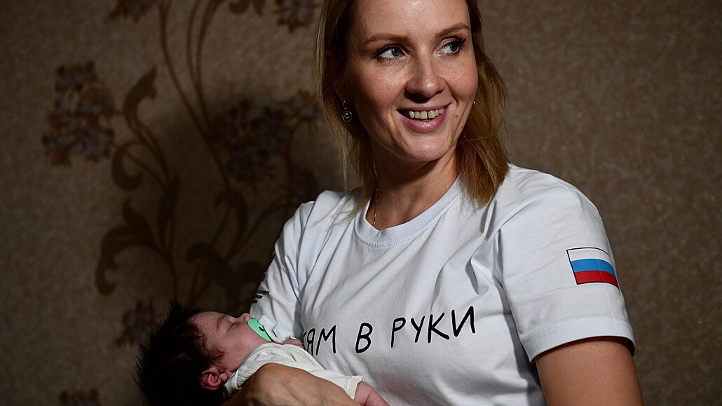 Ruská zmocněnkyně pro práva dětí Maria Lvovová-Bělovová při návštěvě vesnice...