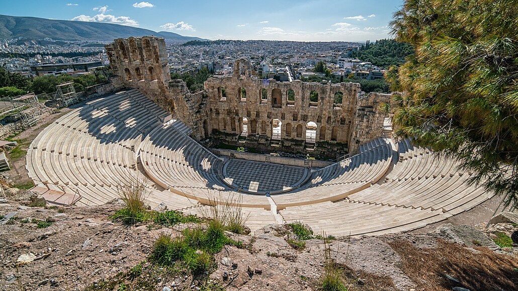 Divadlo Odeon v Aténách slouí svému úelu dodnes.