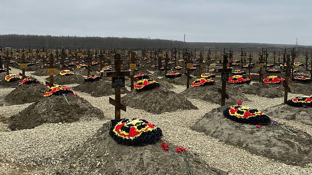 erstvé hroby Wagnerovc ve vesnici Bakinská v Krasnodarském kraji (19. bezna...
