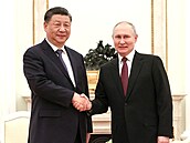 Čínský prezident Si Ťin-pching na schůzce se svým protějškem Vladimirem Putinem...