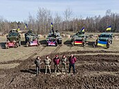 Ukrajinský ministr obrany Oleksij Reznikov a velitel vzduných sil Maksym...
