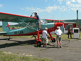 L-60 Brigadýr pi tankování paliva