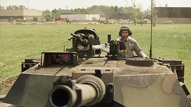 Detroit. Demokratick kandidt na prezidenta Michael Dukakis v tanku M1A1 Abrams (13. z 1988) 