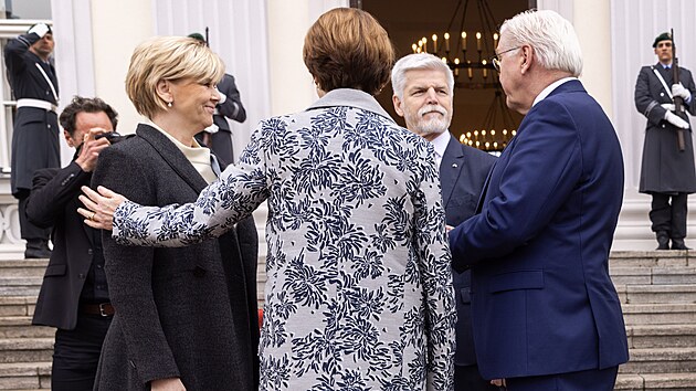 Setkn prezidentskch pr v Berln: prezident Petr Pavel s manelkou a Frank-Walter Steinmeier se enou. (21. bezna 2023)
