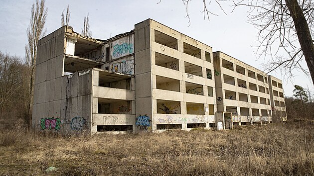 V okolí Milovic se nachází azbest, který pochází ze staveb v bývalém vojenském areálu