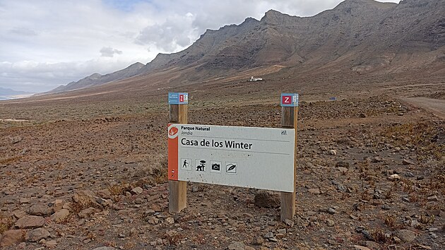 Fuerteventura v Kanrskm souostrov nabz bezpoet krsnch mst k zastaven. Snad dn z nich se nehal do takov aury tajemstv jako majesttn dm, stojc na jihozpadnm cpu ostrova.