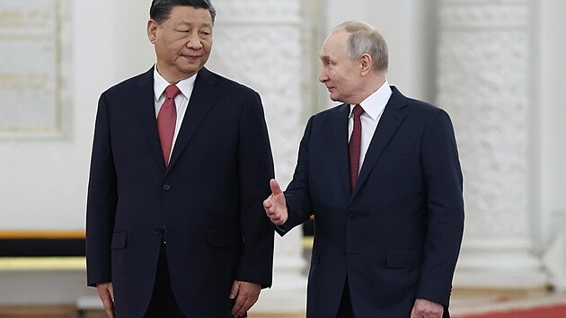 Rusk prezident Vladimir Putin se v Kremlu setkal se svm nskm protjkem Si in-pchingem. (21. bezna 2023)