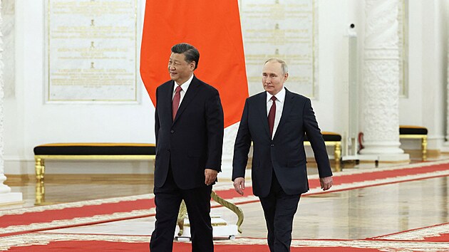 Rusk prezident Vladimir Putin se v Kremlu setkal se svm nskm protjkem Si in-pchingem. (21. bezna 2023)
