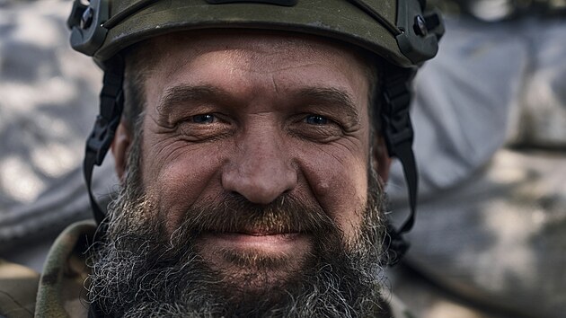 Ukrajinsk vojk v zkopu na frontov linii nedaleko Bachmutu v Donck oblasti (24. bezna 2023)