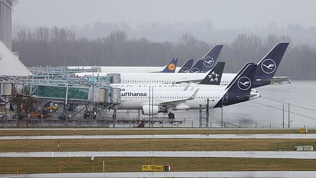 Na mnichovském letišti, které je druhé největší ve spolkové republice, probíhá dvoudenní výstražná stávka. (26. března 2023)